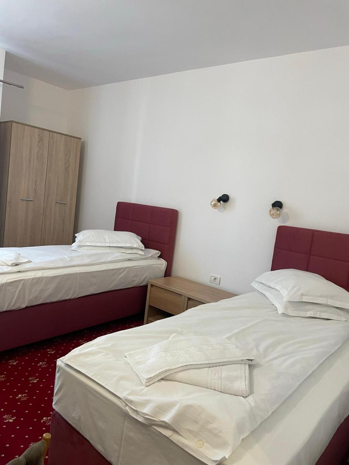 Hotel Silvana Buzias Bagian luar foto